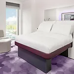 Yotel 4*
