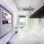 Szálloda Yotel 4*