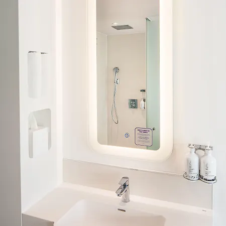 Yotel ホテル 4*