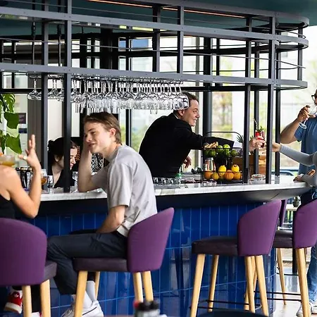 Yotel فندق 4*