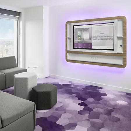 Yotel 4*