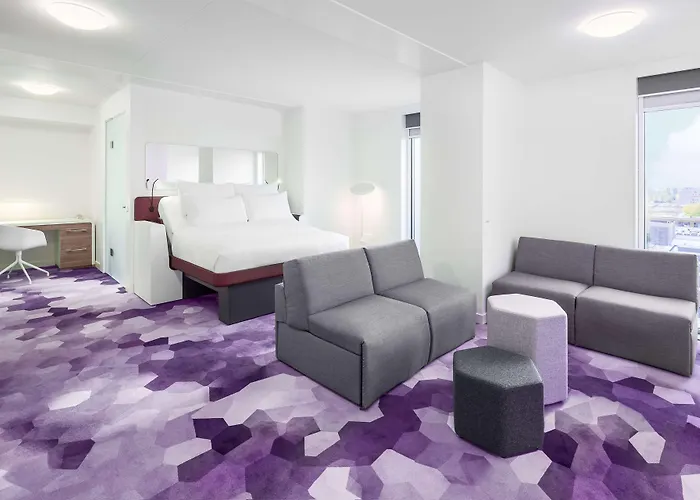 Yotel 4*